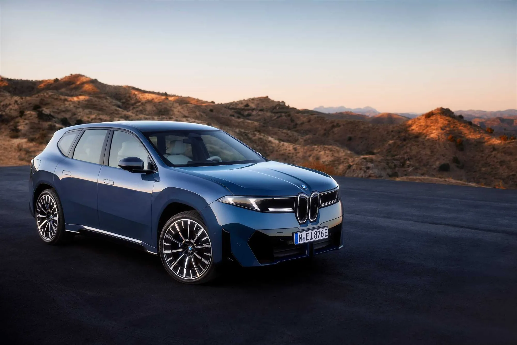 BMW iX3 전측면 외관