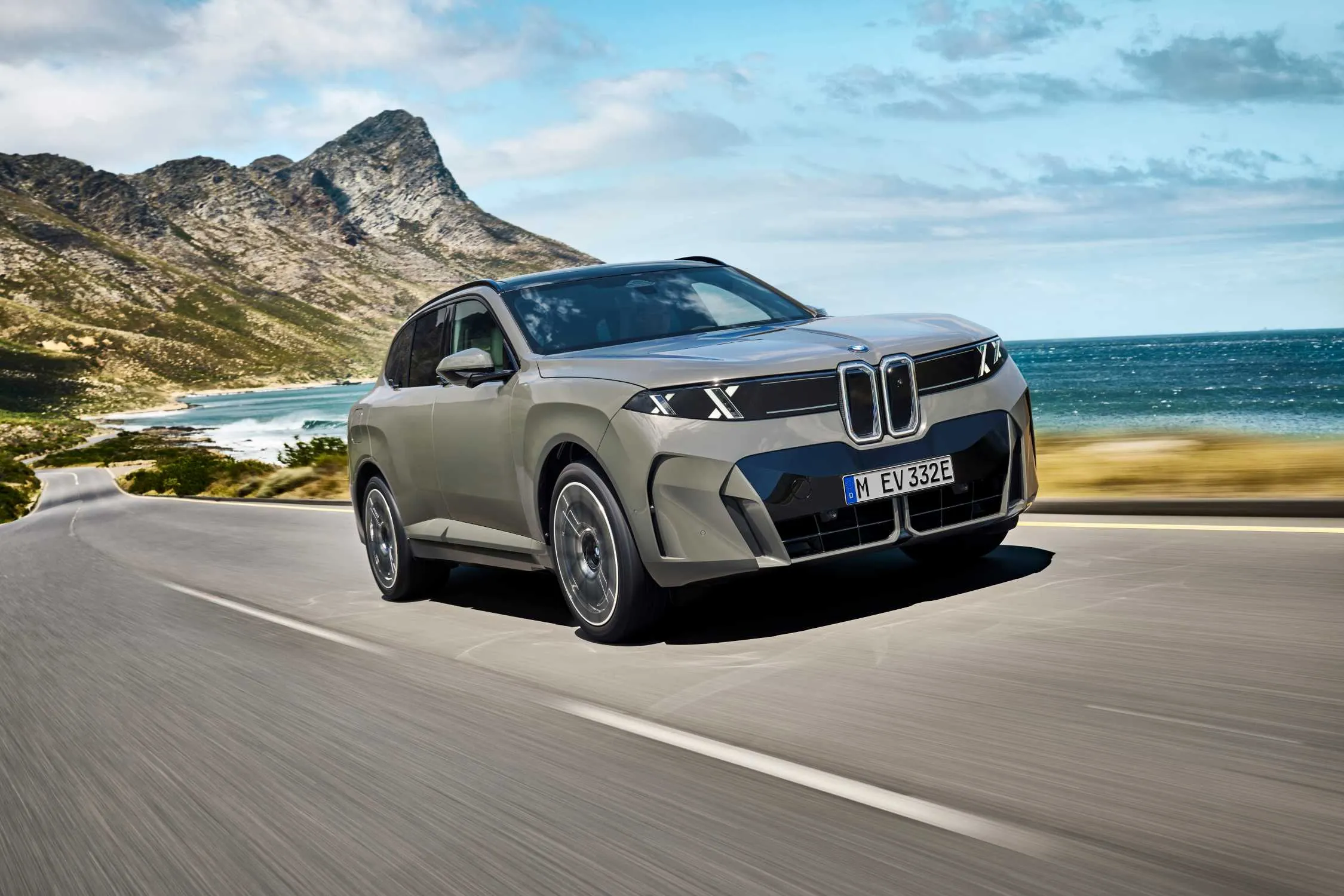 BMW iX5 60 xDrive 측면