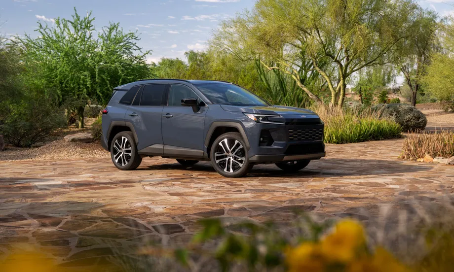토요타 RAV4 측면